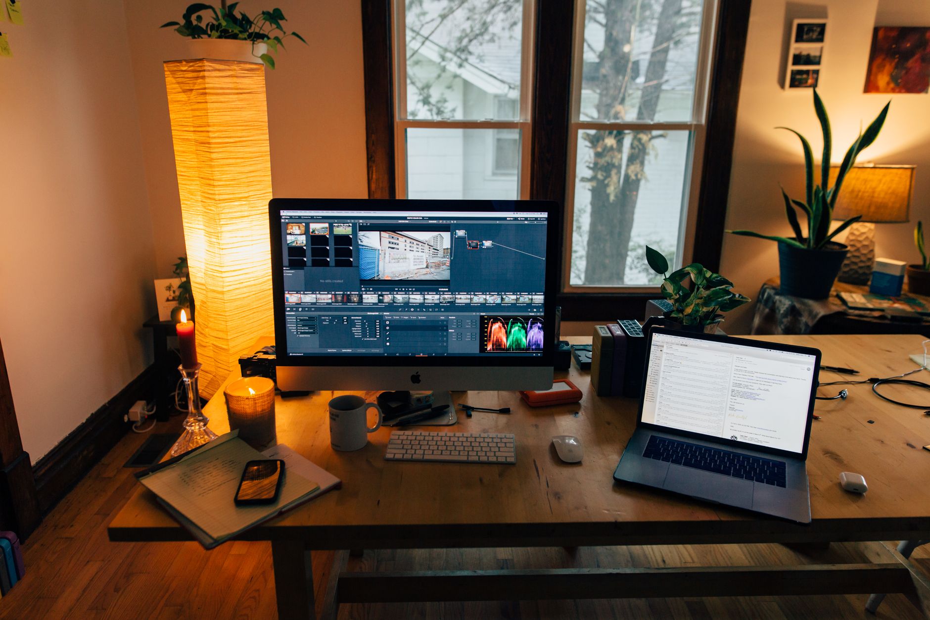 Comment facturer un montage vidéo — espace de travail freelance montage vidéo