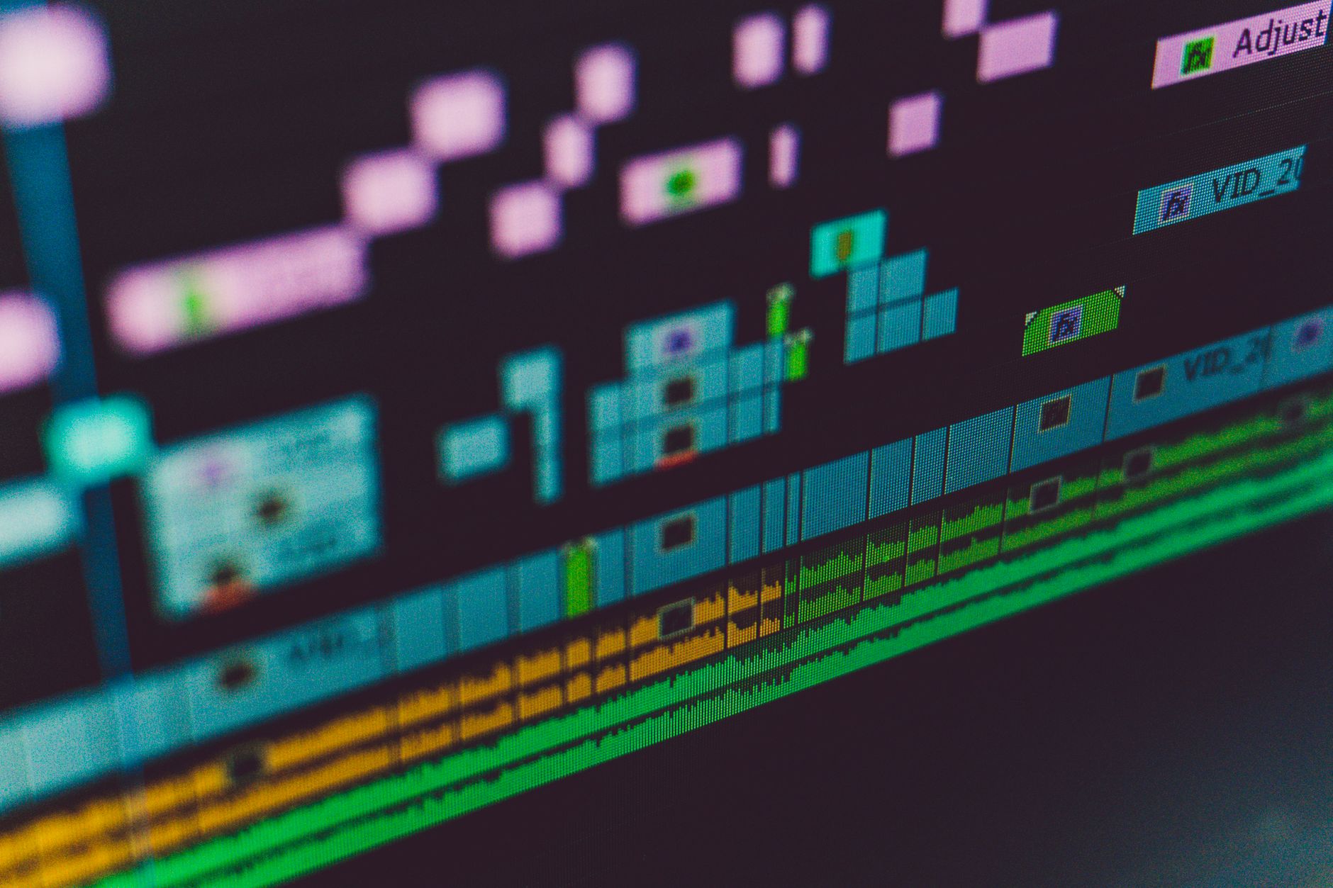 Recadrer une vidéo : enjeux, erreurs courantes et pourquoi tout le monde s’y met — interface logiciel de montage vidéo
